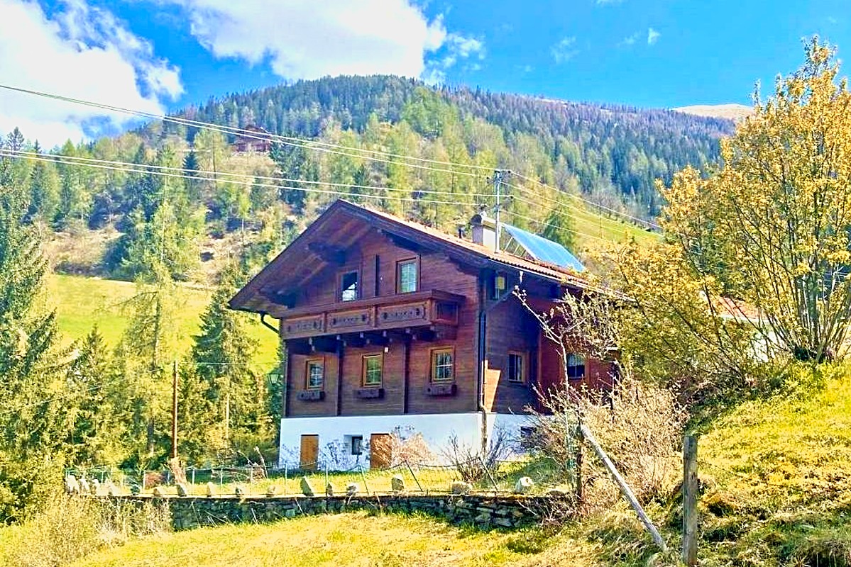 Notre maison alpine au début de l'été