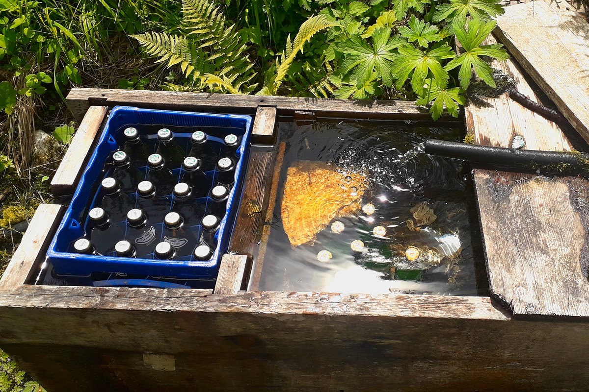 Das Bier wird dabei vollbiologisch gekühlt... | © Almchalet Goldbergleiten Das Bier wird dabei vollbiologisch gekühlt... | © Almchalet Goldbergleiten