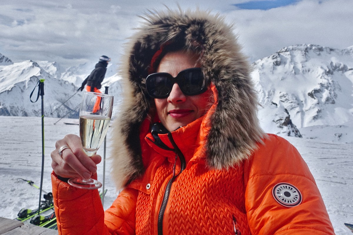 Ein Glas Champagner darf's schon sein... | © Almchalet Goldbergleiten