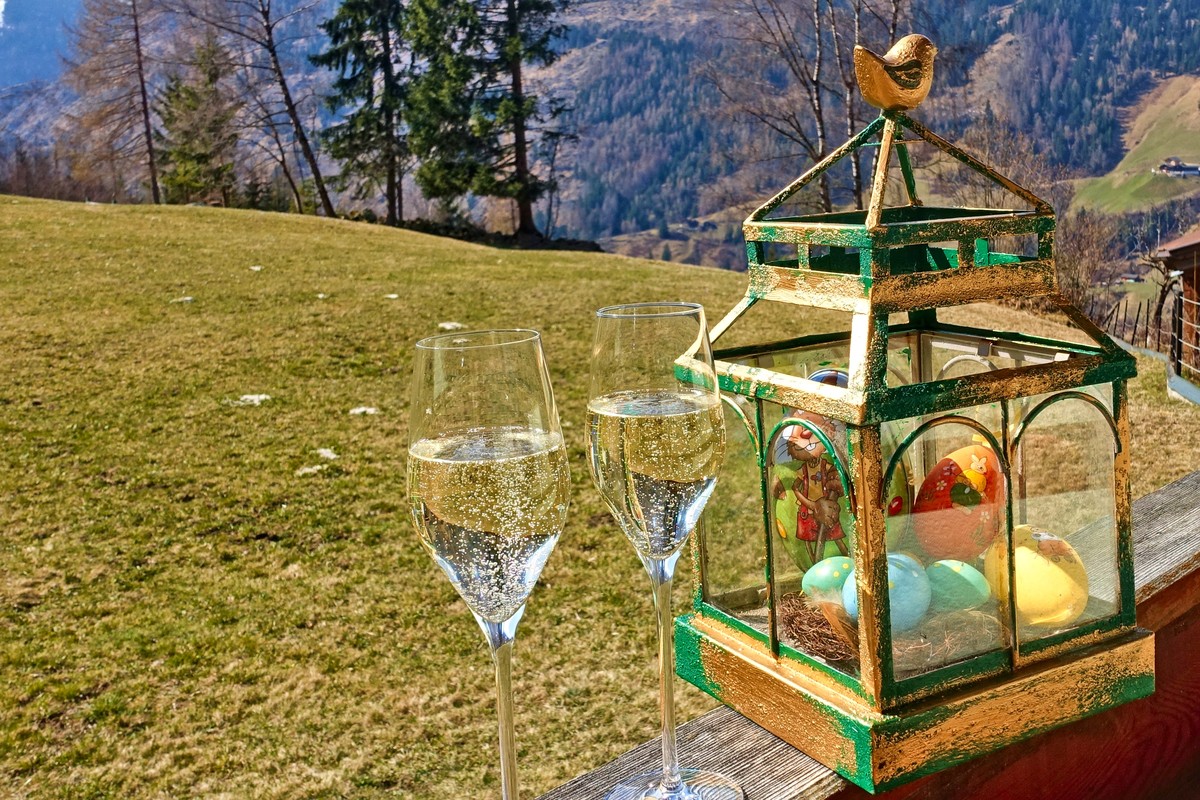 Ostern - Dolce Vita auf dem Hüttenbalkon | © Almchalet Goldbergleiten