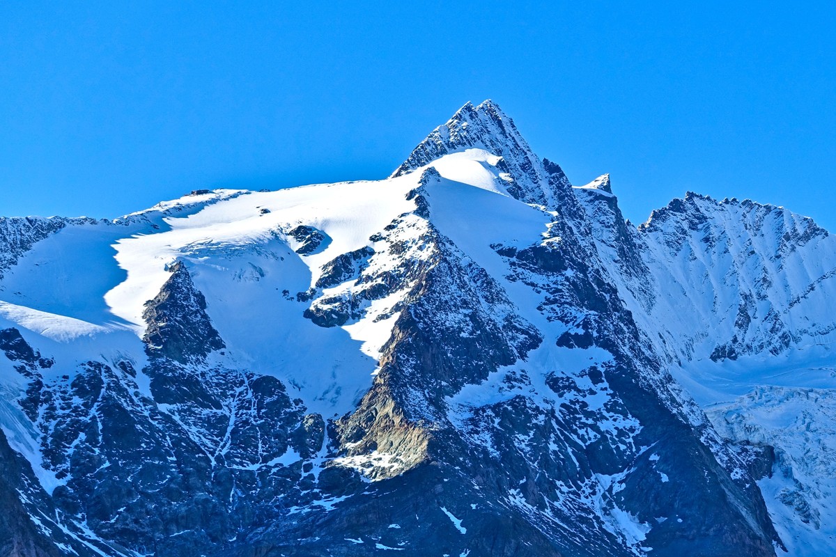 Namensgebend und herrschend über unsere Region: der eisige Riese Großglockner, mit 3.798 m der höchste Berg Österreichs | © Almchalet Goldbergleiten
