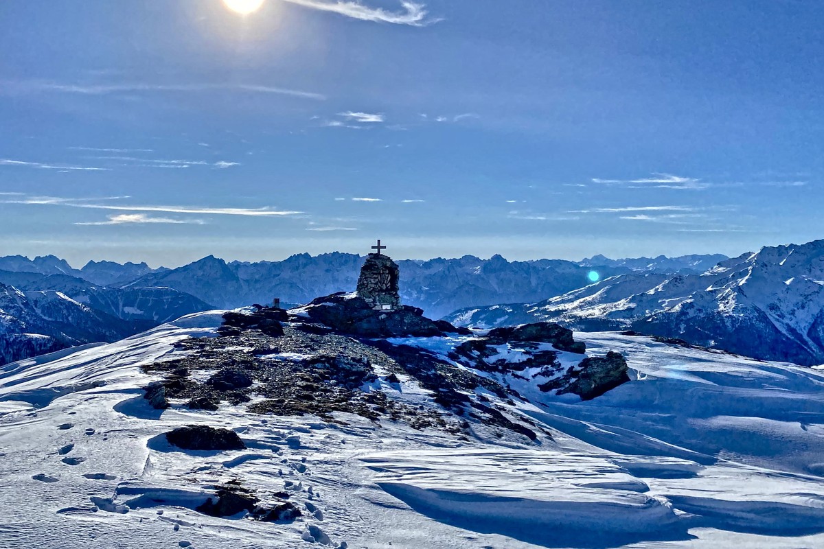 Der Mohar (2.605 m) ist einer der beeindruckensten Aussichtsberge im Nationalpark mit Fernblick bis über 150 km in die Dolomiten. | © Marco Schiefer