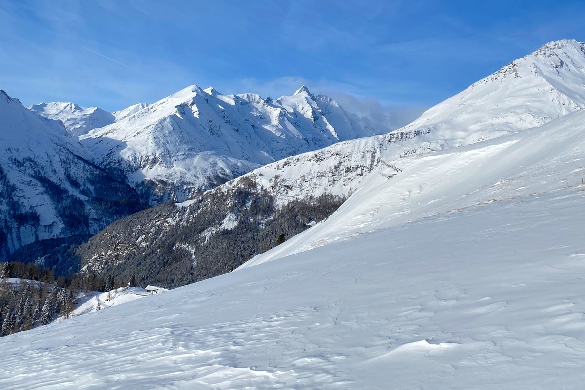 Das Gebiet Kasereck - Lacknerberg ist perfekt für Anfängertouren, sonnig und immer mit Blick auf den Großglockner | © Marco Schiefer