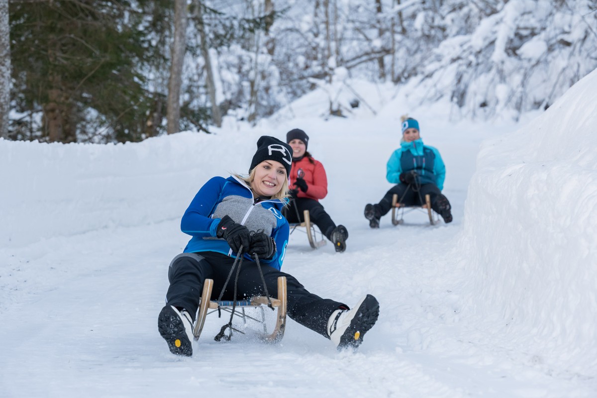 Rodelspaß auf präparierten Rodelbahnen, einige sogar mit Flutlicht Rodelspaß auf präparierten Rodelbahnen, einige sogar mit Flutlicht
