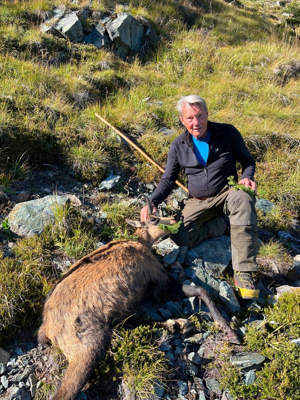 Nádherný kamzík kategorie 1, ulovený naším loveckým hostem v lovecké oblasti Großglockner. Šťastný lov! | © Almchalet Goldbergleiten