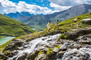 Sommerliche Abkühlung beim Nassfeldwasserfall im Großglockner-Massiv | © grossglockner.at/Stabentheiner