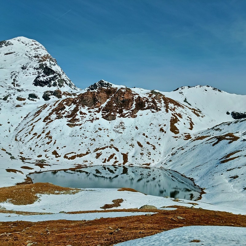 Anfang Oktober liegt in den Hochlagen der Gamsreviere bereits Schnee, wie hier am Brettersee im Großglockner-Massiv | © Almchalet Goldbergleiten Anfang Oktober liegt in den Hochlagen der Gamsreviere bereits Schnee, wie hier am Brettersee im Großglockner-Massiv | © Almchalet Goldbergleiten