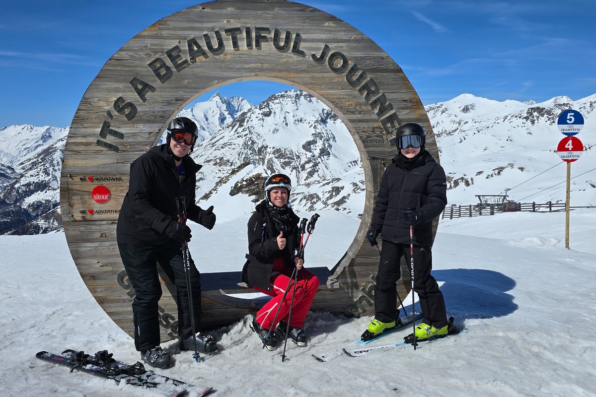 Sonnenskilauf auf der Schareck (2.600 m) in unserem Skigebiet, Anfang April