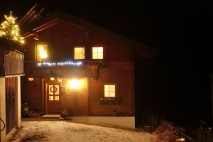 Zur Weihnachtszeit wird unser Berghaus festlich dekoriert Zur Weihnachtszeit wird unser Berghaus festlich dekoriert