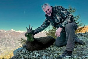 Gamsjagd im Angesicht von Seiner Majestät Großglockner | © Almchalet Goldbergleiten